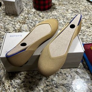 BRAND NEW!  Size 11 Beige Rothy’s.  So cute but we’re just a little big for me.